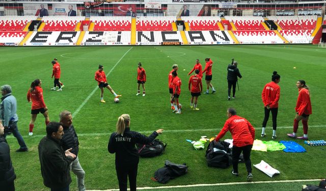 A Milli Kadın Futbol Takımı'nın, Azerbaycan maçı hazırlıkları sürüyor