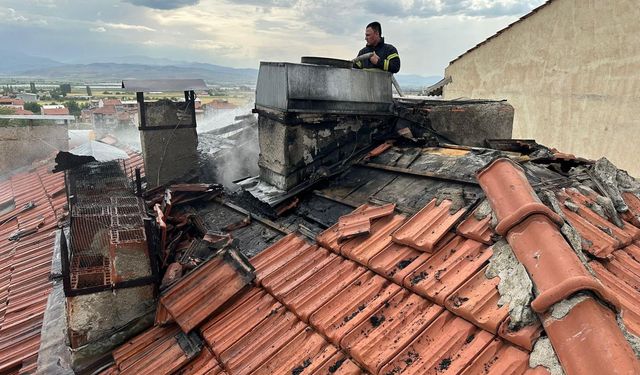 Komşuda ilde çıkan baca yangını paniğe neden oldu