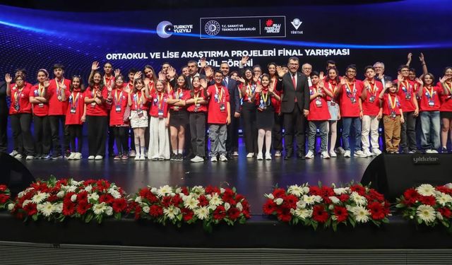 Başkan Hamamcı'dan Araştırma Projeleri Final Yarışmasında ödül alan öğrencilere tebrik