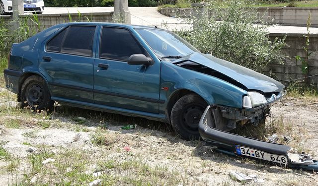 Komşuda seyir halindeki otomobilin yoldan çıkması sonucu 1 kişi yaralandı