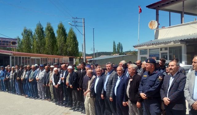 AK Parti Eskişehir teşkilatı yağmur duasına katıldı