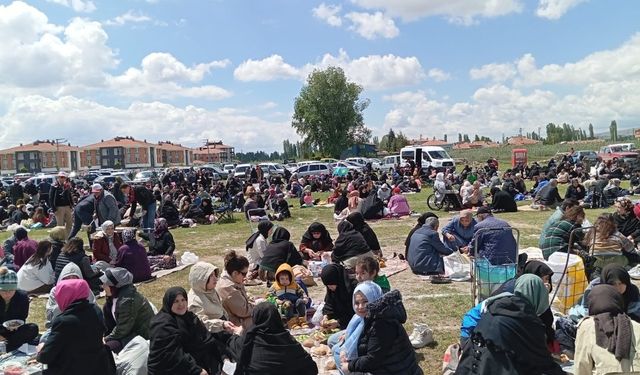 AK Parti Kadın Kolları Başkanı yağmur duasına katıldı