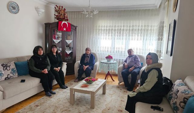 AK Parti Odunpazarı Kadın Kollarından şehit ailesine ziyaret