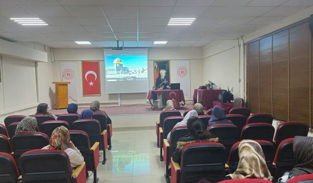 “Arzın Arşa Açılan Kapısı; KUDÜS” konulu konferans düzenledi