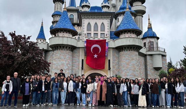 Burdur'daki lise öğrencileri Eskişehir'i gezdi