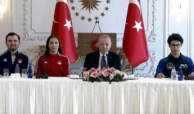 Cumhurbaşkanı Erdoğan milli sporcular ve gençlerle bir araya geldi