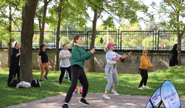 Eskişehirliler sabah sporu için parklara akın etti