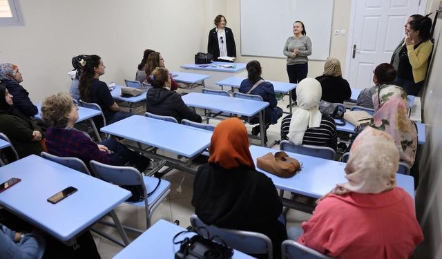 ESMEK Eğitim Merkezi’nde kadınlara yönelik hizmet tanıtım toplantısı gerçekleştirdi