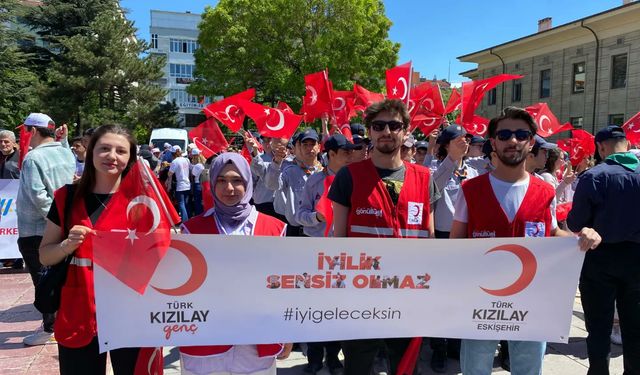 Genç Kızılay "Gençlik Yürüyüşü"ne katıldı