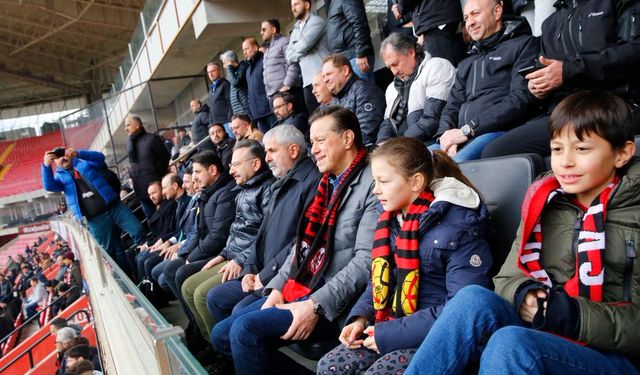 Hatipoğlu Eskişehirspor'un kritik toplantısına katıldı