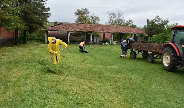 İnönü Belediyesi, Esnemez Mahallesinde çevre düzenleme çalışması yaptı