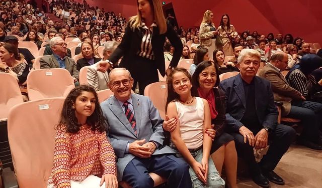 Jale Nur Süllü  "Aşk İksiri" isimli opera performansını izledi