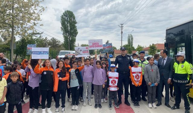 Öğrencilere trafik kuralları semineri verildi