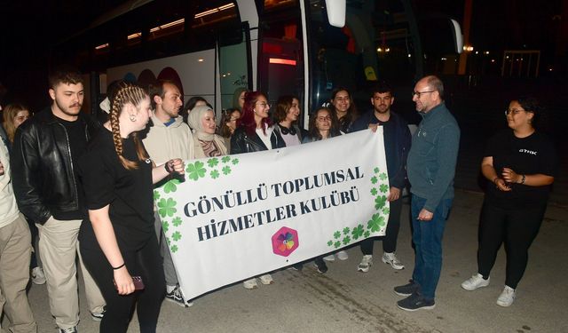 Rektör Erdal Gönüllü Toplumsal Hizmetler Kulübü üyesi öğrencileri uğurladı