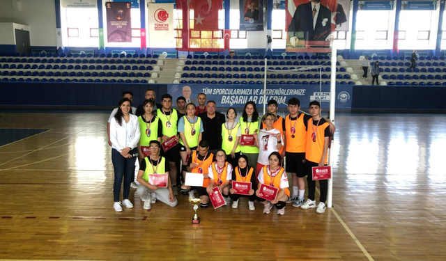 19 Mayıs Spor Şenliği Voleybol Gençler Turnuvası ile devam etti