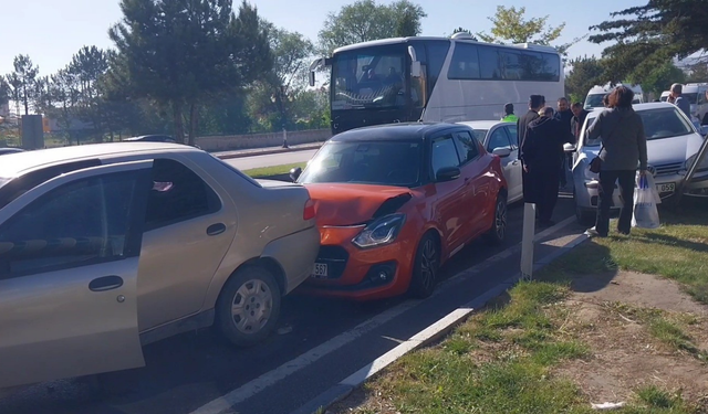 Komşuda zincirleme kaza! 9 araç birbirine girdi