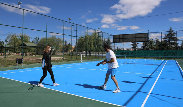 Batıkent açık tenis kortlarında eğitimler başladı