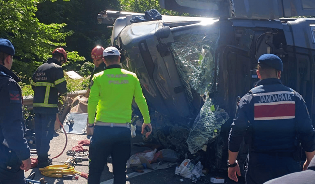 Eskişehir yolunda feci kaza: Kontrolden çıkan tır devrildi! Sürücü yaşamını yitirdi