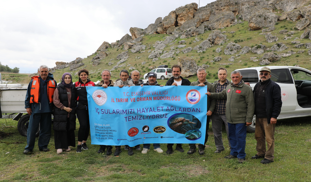 Sakarya nehrinde hayalet ağ temizliği yapıldı