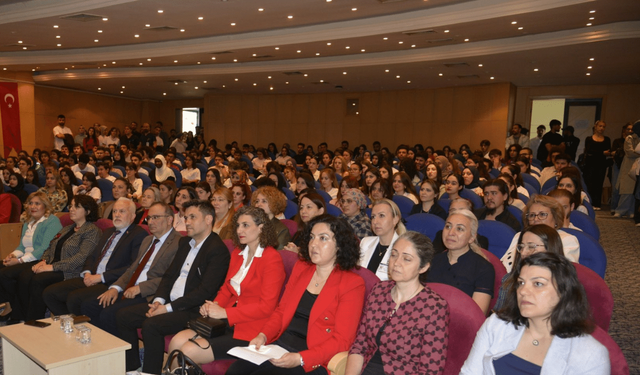 Bildirici, Hemşireler Günü kutlama törenine katıldı