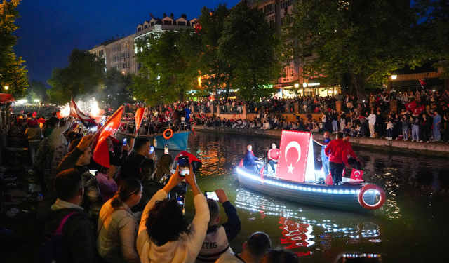 Porsuk Çayı'nda fener alayı coşkusu