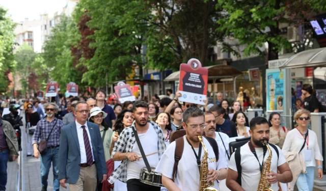 Liselerarası tiyatro şenliğine renkli açılış