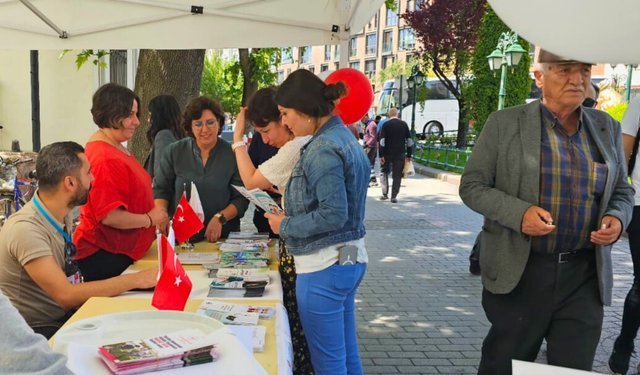 İl Sağlık Müdürlüğü stand açarak vatandaşları bilgilendirdi