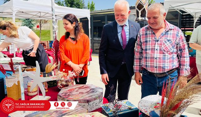 Yaşar Bildirici el sanatları sergisine katıldı