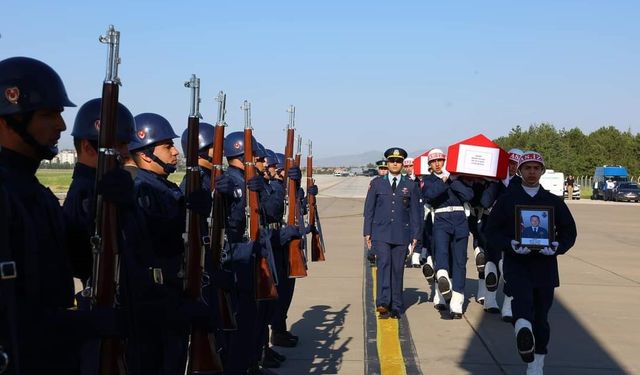 Şehit pilotlar törenle memleketlerine uğurlandı