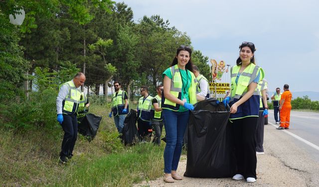 Gönüllüler Kocakır'da 20 poşet çöp topladı