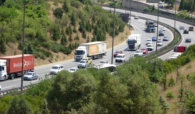 Akın akın geliyorlar! Tatilcilerin dönüş çilesi başladı