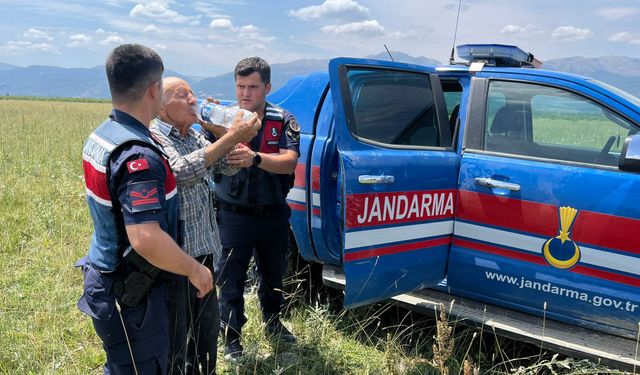 Kayıp olarak aranan 78 yaşındaki adamı jandarma buldu