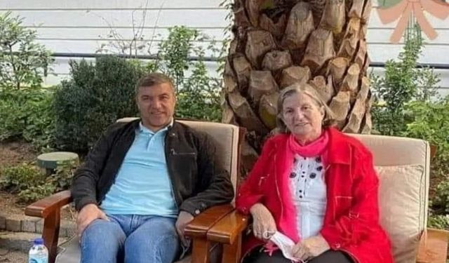 Ayşe Ünlüce'den İsmail Küçükkaya’nın hayatını kaybeden annesi için başsağlığı mesajı