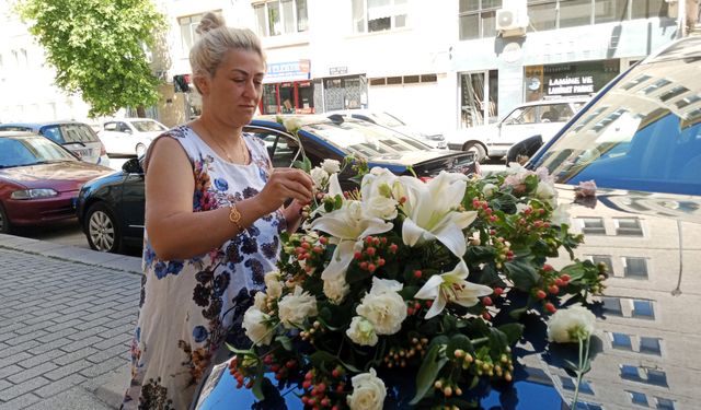 Eskişehir'de düğün sezonunun açılmasıyla çiçekçilerin 'gelin arabası' yoğunluğu başladı