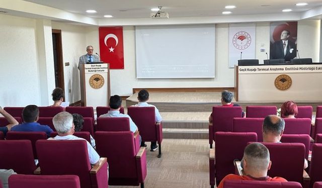 Eskişehir Geçit Kuşağı Tarımsal Araştırma Enstitüsü Müdürlüğünde bilgi alışverişi toplantısı gerçekleştirildi