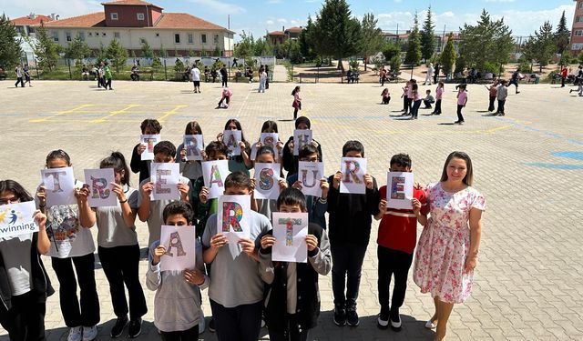 E Twinning projesiyle farkındalık yaratıyorlar