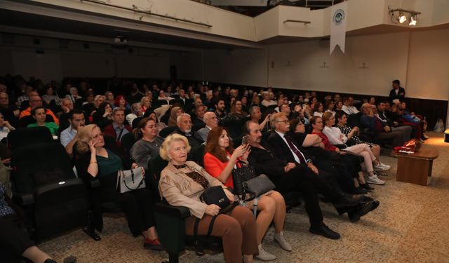 Odunpazarı Belediyesi Türk Müziği Korosu dinleyenlerini mest etti