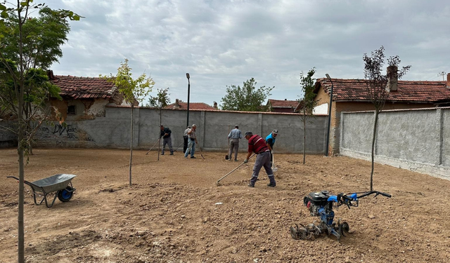 Beylikova’da bayrama hazırlık: Temizlik ve bakım çalışmaları başladı