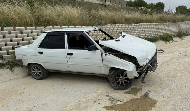 Bilecik'te kontrolden çıkan aracın istinat duvarına çarpması sonucu 1 kişi yaralandı