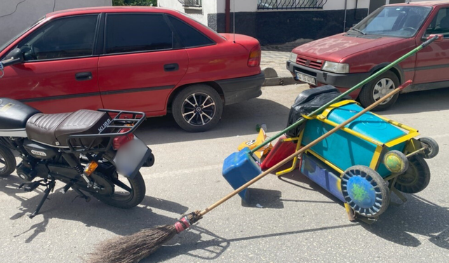 Bilecik'te yolda temizlik yapan işçiye motosiklet çarptı