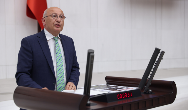 Çakırözer: "Anadolu’da gazeteler kararıyor, televizyon kanalları eriyor"