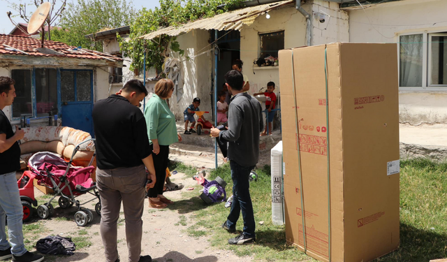 Çifteler Belediyesi doğal afet mağdurlarına yardım etmeye devam ediyor