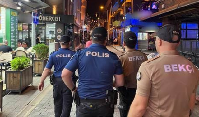 Eskişehir'de polis ekiplerinden eğlence mekanlarının olduğu bölgeye sıkı denetim