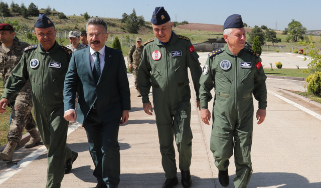 Genelkurmay Başkanı ve Hava Kuvvetleri Komutanı Eskişehir'de