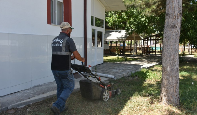 İnönü’de Belediyesi temizlik ve bakım çalışmalarına hız kesmeden devam ediyor