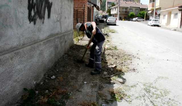 İnönü Belediyesi bayram öncesi ilçe temizliği ve bakım çalışmalarını sürdürüyor