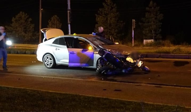 Komşuda otomobilin motosiklete çarptığı feci kaza kamerada: 2 ölü