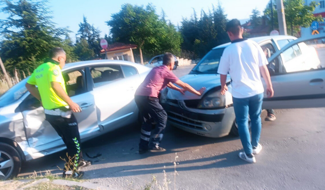 Kütahya Tavşanlı'da trafik kazası; 6 kişi yaralandı