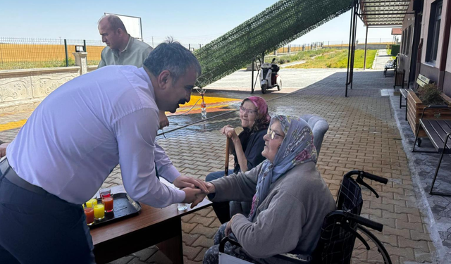 Eskişehir Aile ve Sosyal Hizmetler İl Müdürlüğü personeliyle bayramlaştı