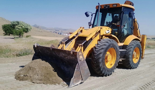 Sivrihisar Belediyesi Hisar ve Bağlar yollarında çalışmalarını artırdı